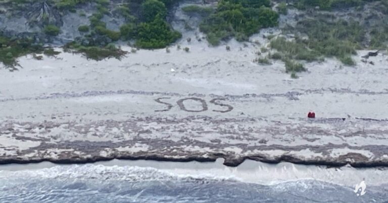 Homem pede socorro com mensagem na areia e é resgatado após 3 dias sozinho em ilha das Bahamas
