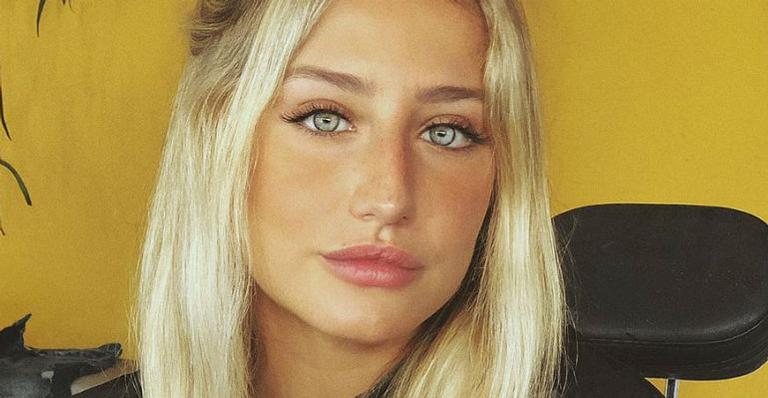Bruna Griphao deixa fãs babando ao posar só de biquíni preto