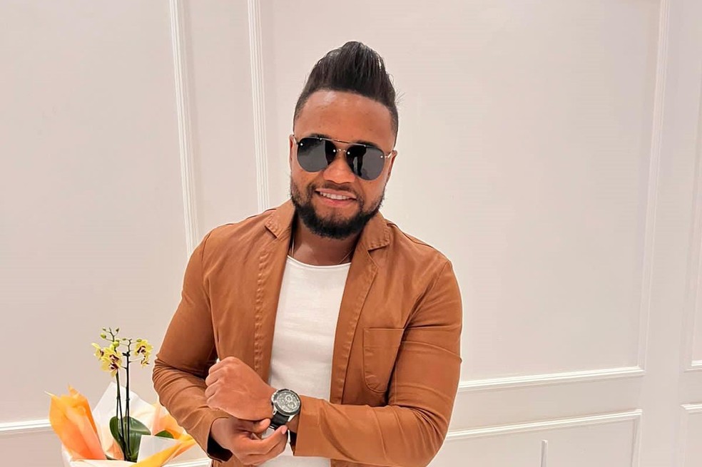 Cantor sertanejo João Vittor é o principal suspeito de ter assassinado dentista em Araras — Foto: Reprodução/Facebook
