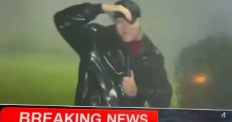 Jornalista da CNN faz registro do furacão Milton e é atingido no rosto por objeto – vídeo