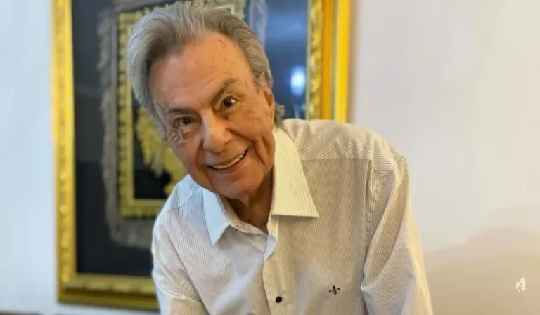 Velório de Agnaldo Rayol é aberto ao público em São Paulo; fãs e familiares se despedem