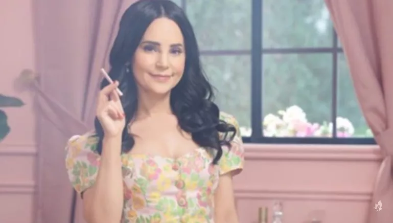 Vídeo: youtuber fuma cinzas do pai com maconha: “Honrar do jeito dele”