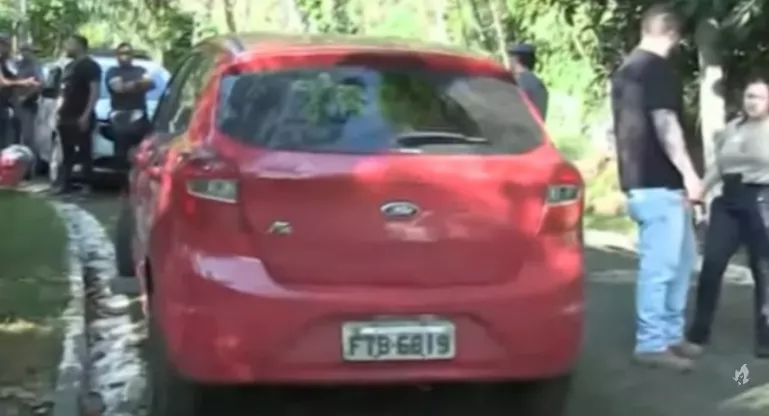 Casal de enfermeiros é encontrado morto dentro de carro