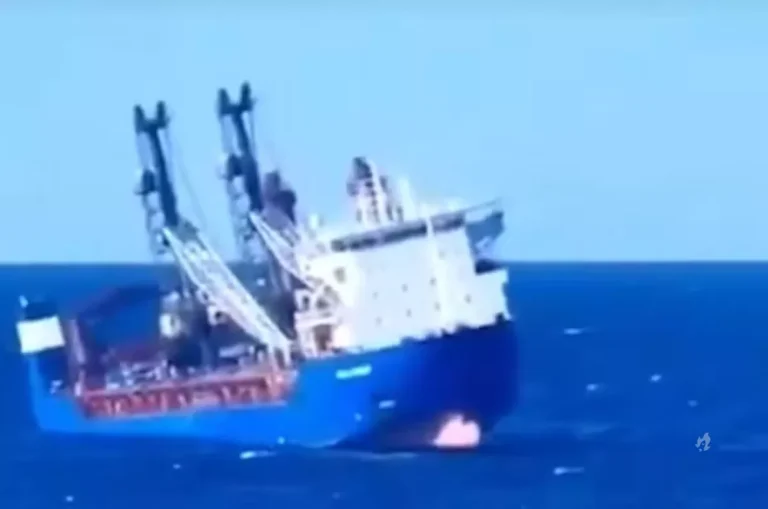Após explosão, navio de carga da Rússia afunda no Mar Mediterrâneo