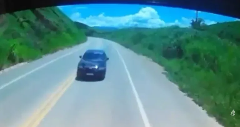VÍDEO: câmera de carreta flagra momento de batida que deixou quatro mortos na BR-116