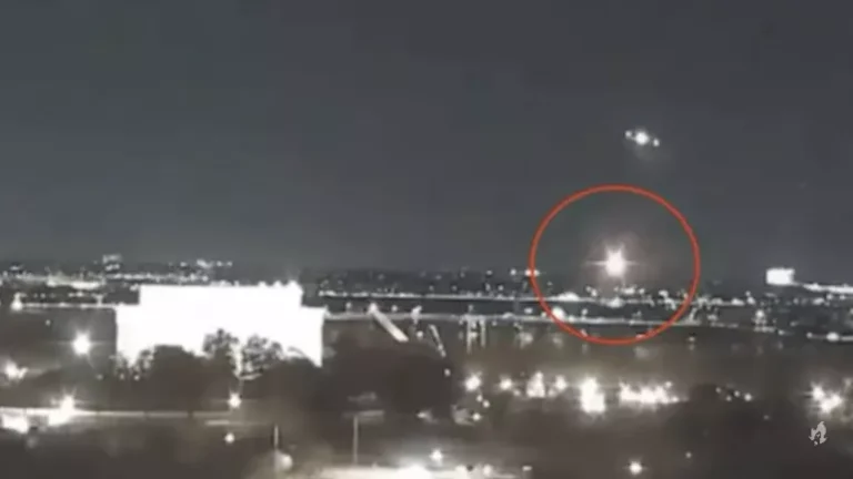 Áudio mostra reação de controladores de voo a colisão entre helicóptero e avião