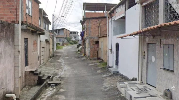 Menina de 6 anos é baleada no rosto enquanto dormia em casa em Salvador