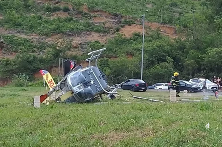 Helicóptero com cinco pessoas a bordo cai em Santa Catarina