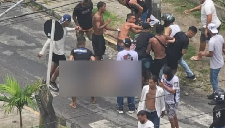 Torcedor é abusado na rua durante briga entre organizadas no Recife