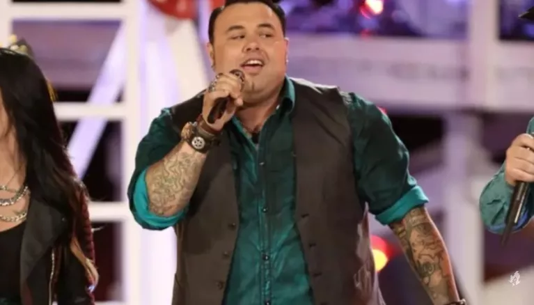 Ex-participante do The Voice morre após discussão com a noiva sobre casaco