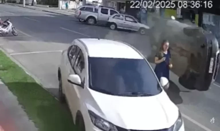 Vídeo; mulher escapa de grave acidente em SC e imagens impressionam