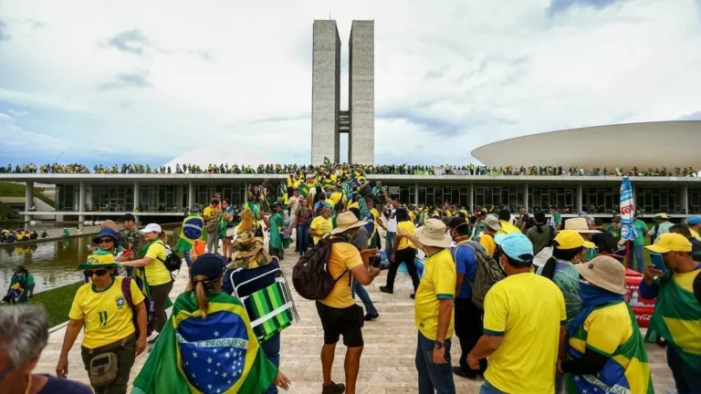 Com Hugo fora, oposição descarta avanço de anistia e foca em estratégias