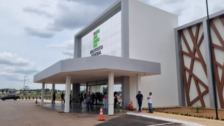 VÍDEO: segurança do Ifac é rendido e tem arma roubada em Rio Branco