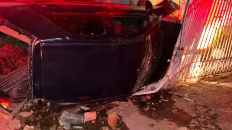 Motorista é preso por embriaguez ao volante e direção perigosa após atingir casa, em Pirapora