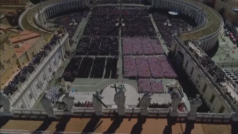 Grupos pobres e marginalizados são convidados ao funeral do papa Francisco