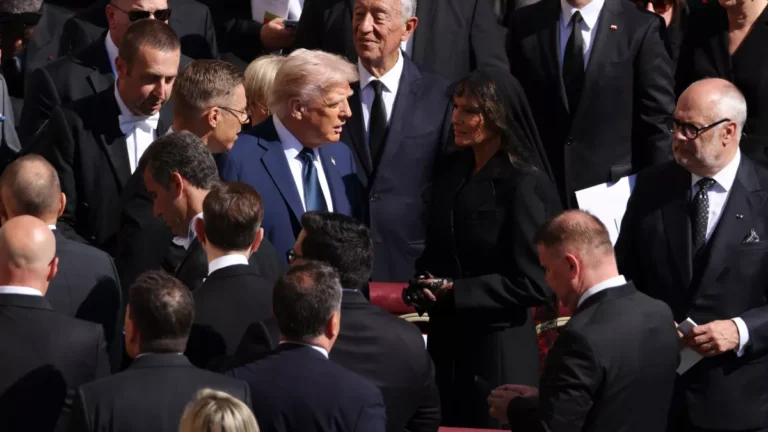 Críticas do papa Francisco contra Trump foram relembradas durante homilia