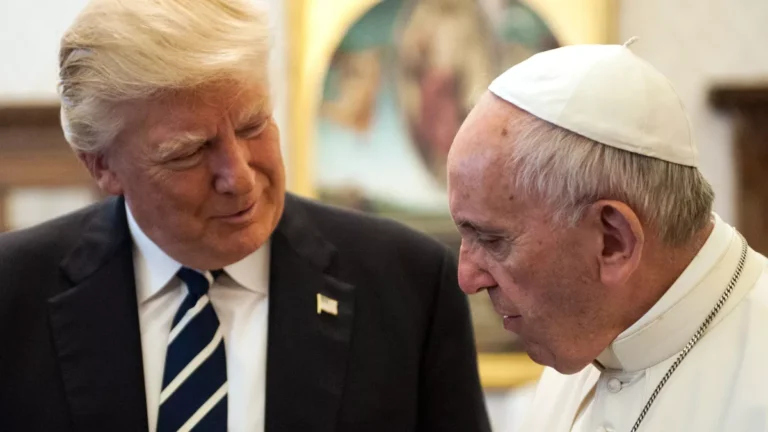 Donald Trump presta homenagem a papa Francisco nas redes sociais