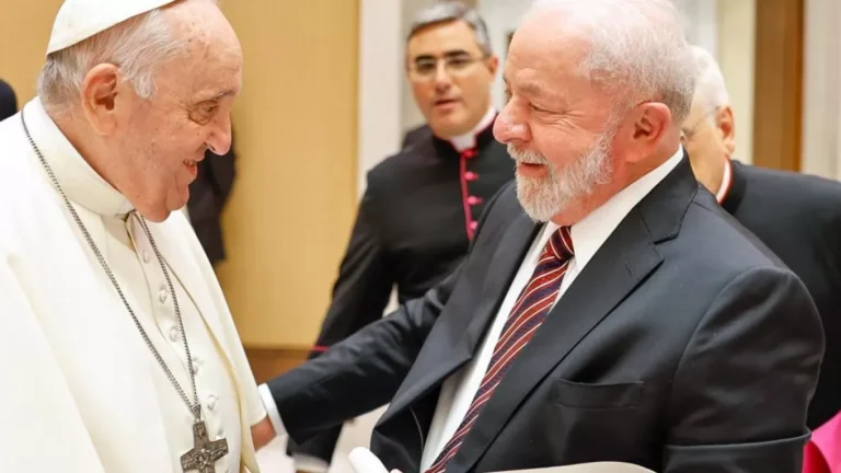 Os Encontros de Papa Francisco com Autoridades Brasileiras: Um Olhar Sobre a Relação Entre Brasil e Vaticano