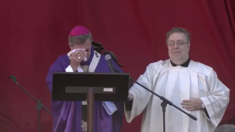 Arcebispo de Buenos Aires chora em missa na Argentina para o papa Francisco