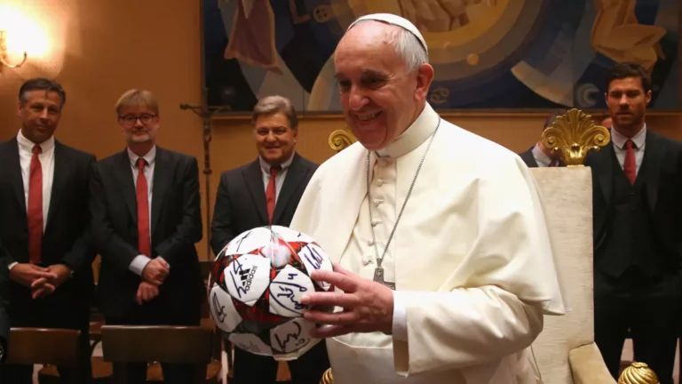 A Paixão do Papa Francisco pelo Futebol: Uma História de Amor e Inspiração