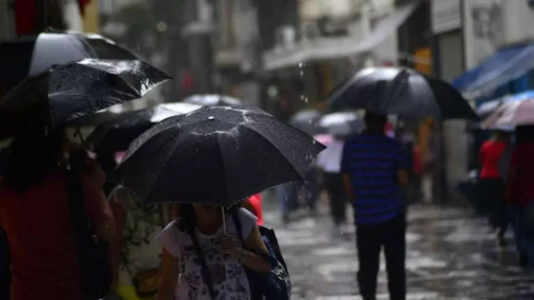 Frente fria derruba temperaturas nas capitais e provoca temporais em diversas regiões do Brasil