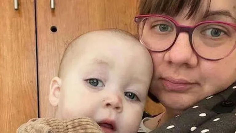 Companhia aérea obriga mãe a pagar taxa para levar leite materno em voo: Humilhante