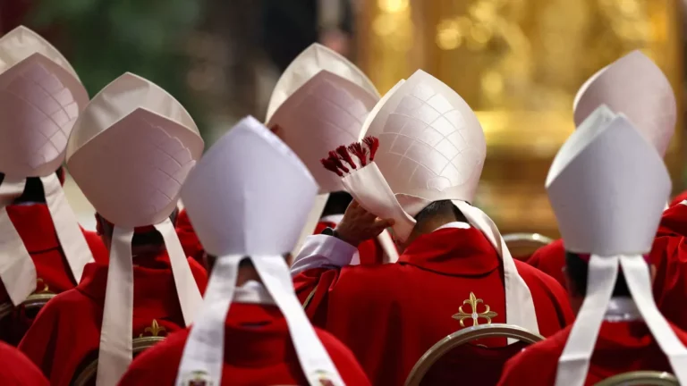 Cardeais se preparam para reclusão total antes do conclave