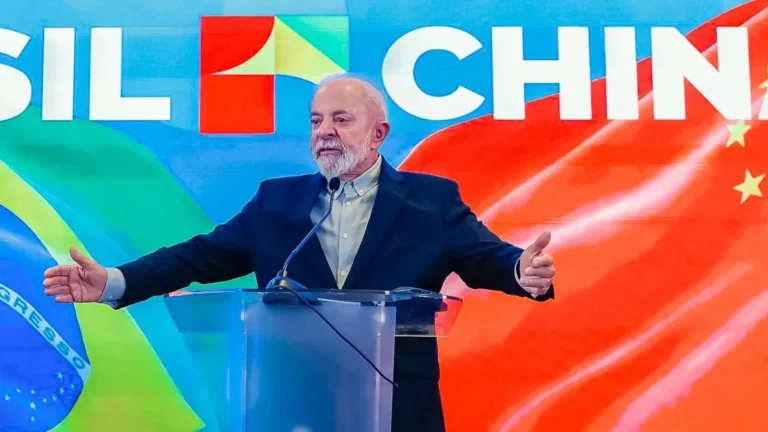 Lula dá puxão de orelha em comitiva ao defender fala de Janja sobre TikTok