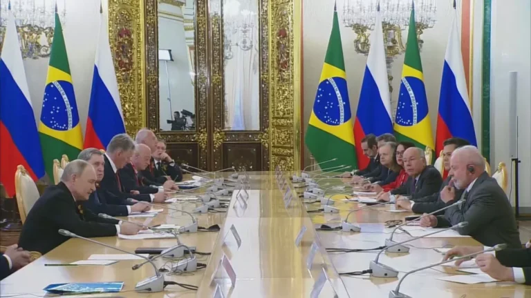 Lula diz que encontro com Putin é “momento histórico” e cita parceria