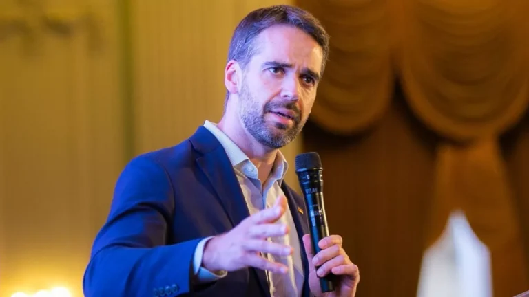 De olho em 2026 e filiado ao PSD, Leite visita bancada do partido na Câmara