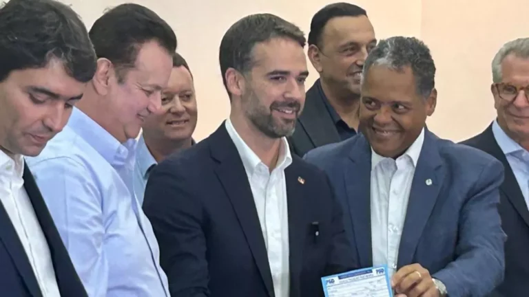 Eduardo Leite se filia ao PSD e assume presidência do partido no RS