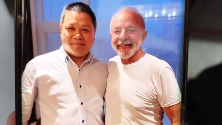 Lula encomenda terno na China; preço médio da loja é de R$ 850