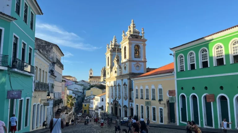 Igreja emite nota contra batismo de bebê reborn em Salvador
