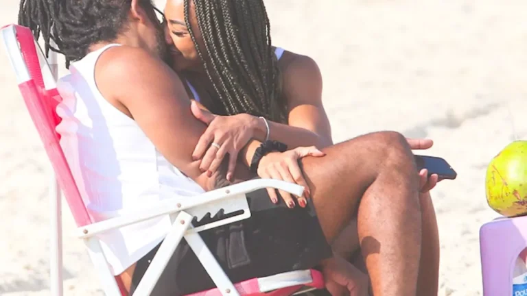 Aline e Diogo Almeida se beijam na praia após confirmar relacionamento