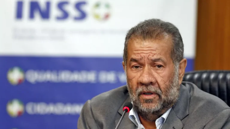 Lupi volta ao comando do PDT com discussão sobre apoio ao governo e INSS