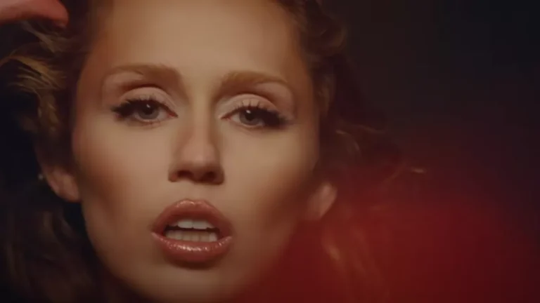 Miley Cyrus faz relato comovente sobre luta contra a dependência química