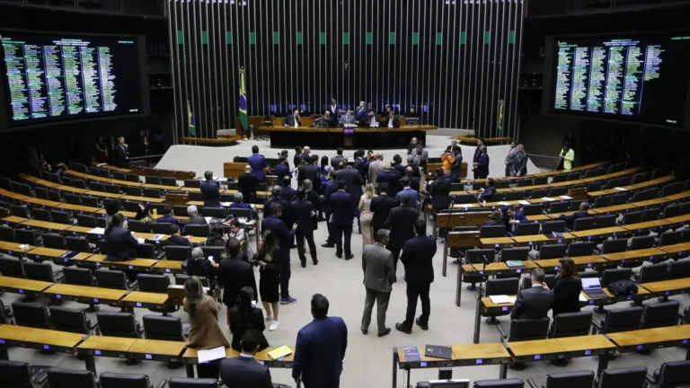 Câmara inicia análise de projeto sobre aumento no número de deputados