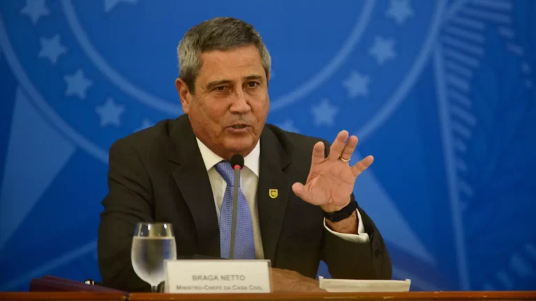 Braga Netto jogava vôlei em 8/1 e ficou surpreso com atos, diz testemunha