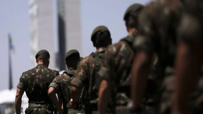 Militares: contenção de gastos poderá levar Forças a “modo sobrevivência”
