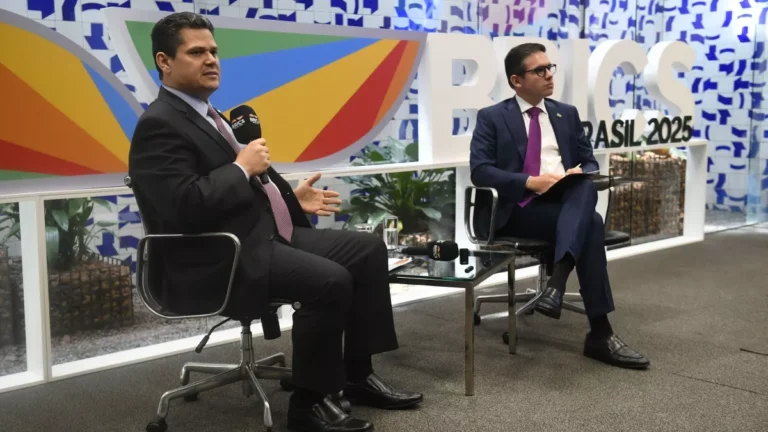 Alcolumbre e Hugo Motta defendem marco do licenciamento: “Brasil é exemplo”