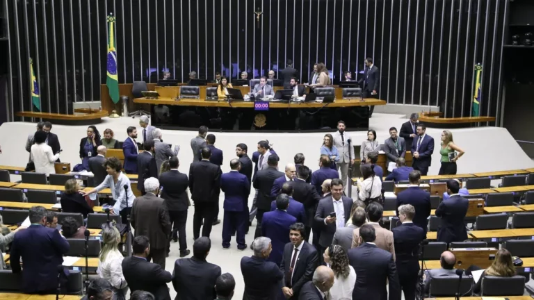 Brasil tem média de um deputado federal preso por ano