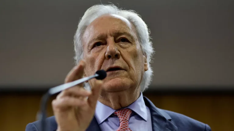 Lewandowski manda PF investigar mulher que gritou “Lula ladrão”