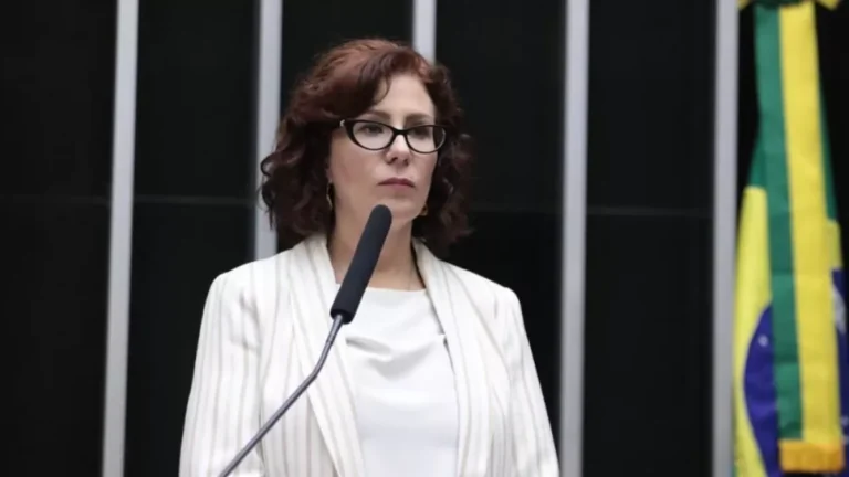 Do “Nas Ruas” à condenação: relembre trajetória política de Carla Zambelli