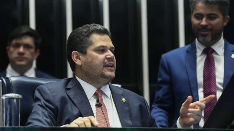 Alcolumbre marca para amanhã votação do PL da Adultização