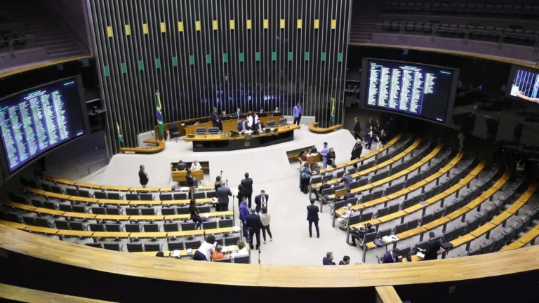 Comissão geral da Câmara debate medidas sobre adultização nesta quarta