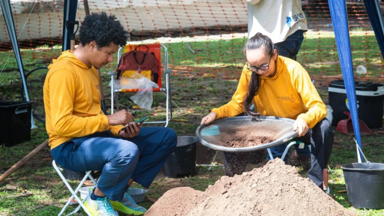 Itens arqueológicos são encontrados em obra da Freezone da COP30