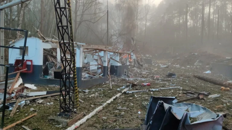 Explosão de fábrica deixa feridos e desaparecidos na Grande Curitiba