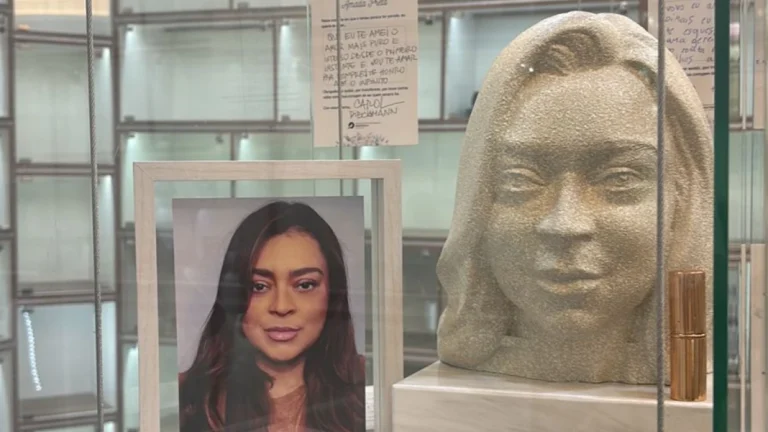 Busto com cinzas de Preta Gil é colocado em crematório no RJ; veja