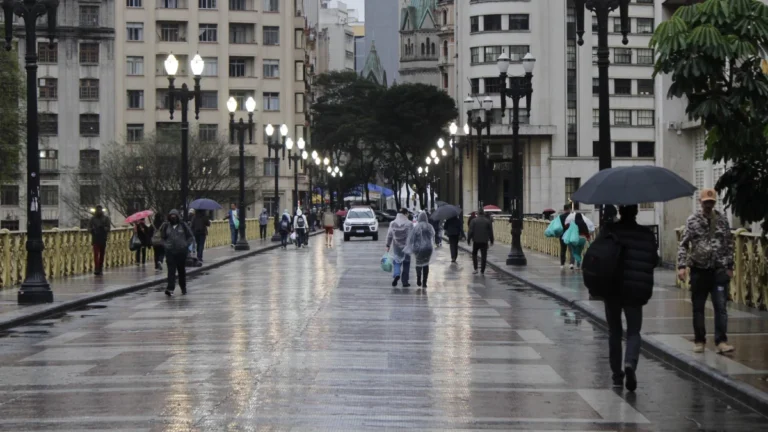 Tempo vira e frio deve seguir até quarta-feira (27) em São Paulo