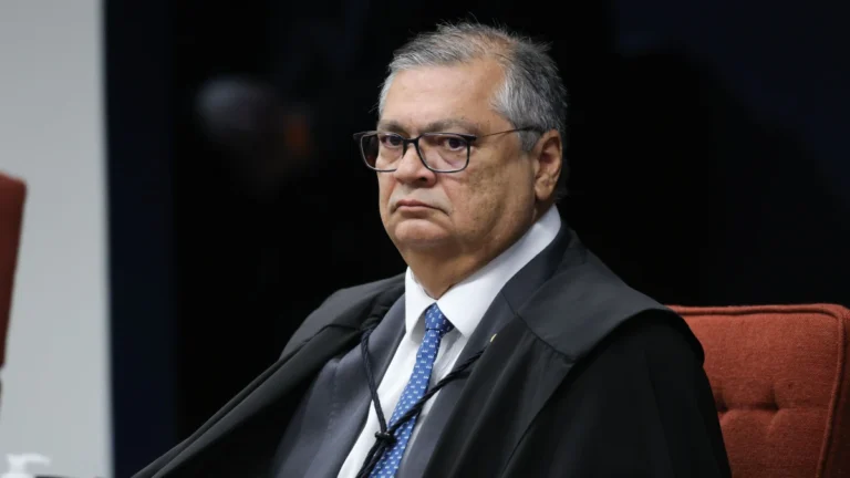 Dino diz que espera atuação da Justiça americana para rever sanções